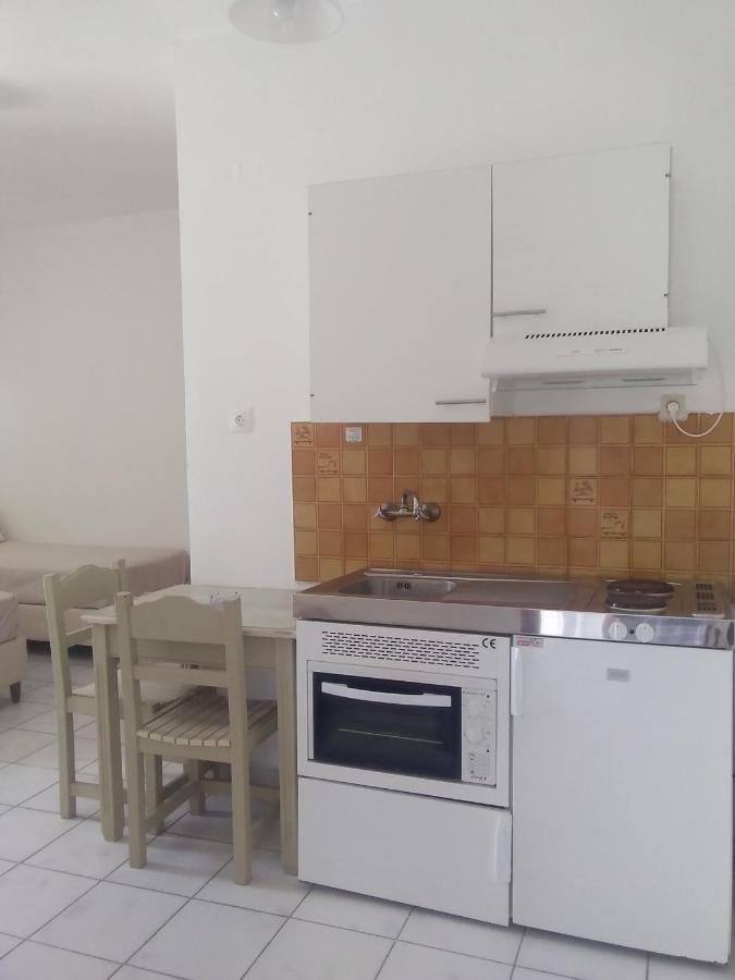 Gorgona Apartments & Studios Ipsos Esterno foto